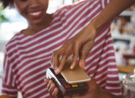 Kenyan Government Waives Transaction Fee on Mobile Money